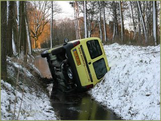 Auto in de sloot